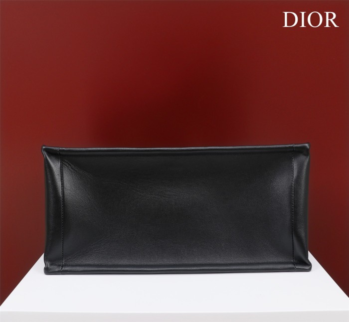 Handbag  Dior  size  36.5×28×17.5  cm