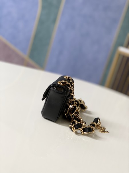 Handbag   Chanel  2080  size  9.8.3 cm