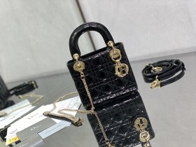 Handbag  Dior size  17 cm