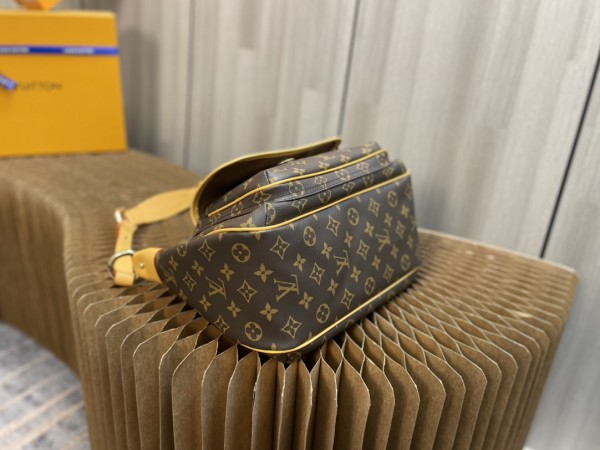 Handbag   Louis Vuitton M40077  size  W30xH20xD17 cm