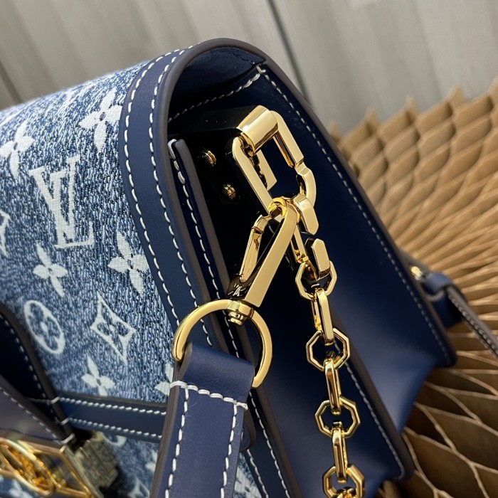  Handbag   Louis Vuitton  M59631  size 25 x 17 x 10.5  cm