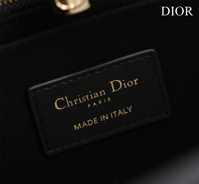 Handbag  Dior  size 36.5×28×17.5 cm