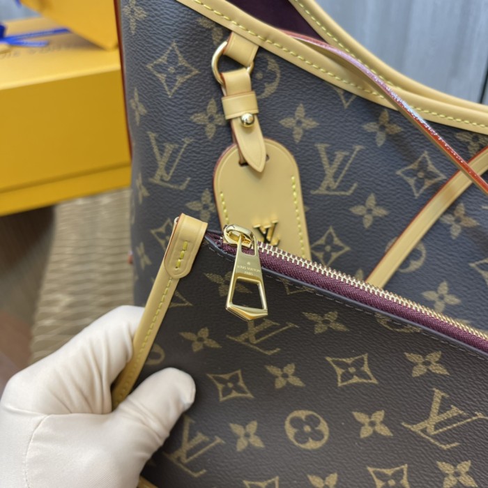 Handbag   Louis Vuitton M46197  size  39 x 30 x 15  cm