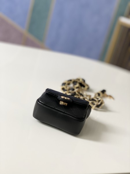 Handbag   Chanel  2080  size  9.8.3 cm