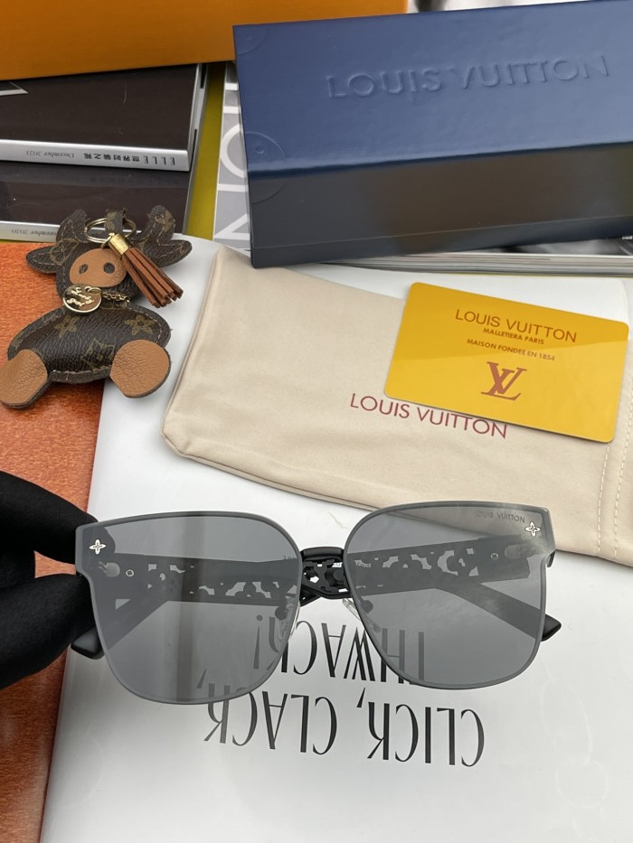 Sunglasses Louis Vuitton L8190
