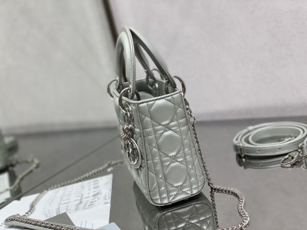 Handbag  Dior  size  17 cm