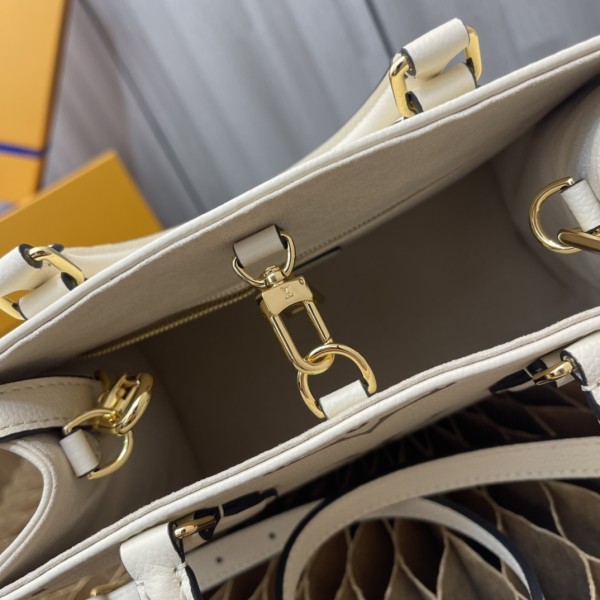   Handbag  Louis Vuitton   M45659 size  25.0 x 11.0 x 19.0  cm