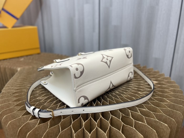   Handbag  Louis Vuitton   M45659 size  25.0 x 11.0 x 19.0  cm