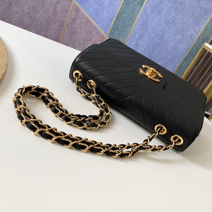 Handbag   Chanel  A88  size  30.21.8 cm