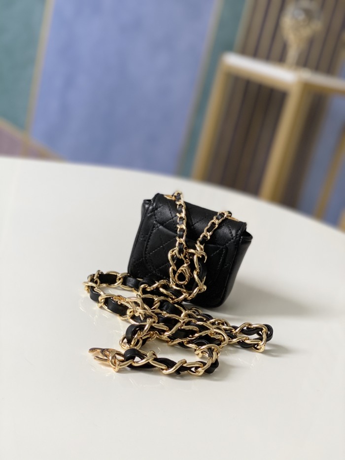 Handbag   Chanel  2080  size  9.8.3 cm