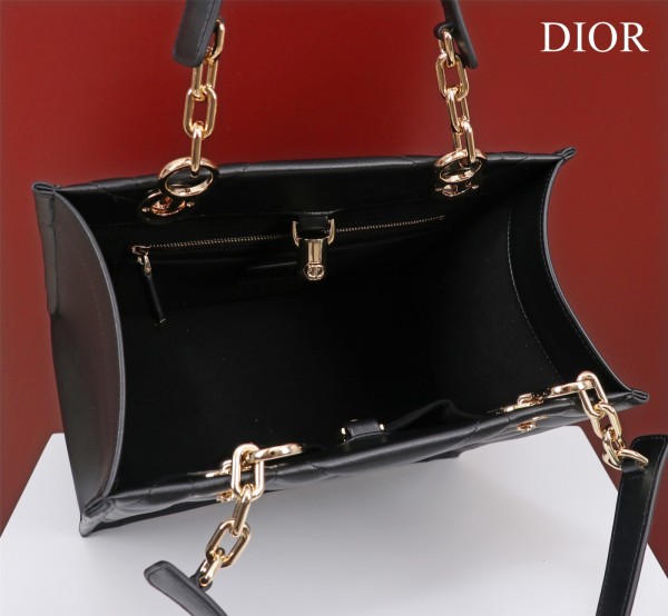 Handbag  Dior  size 36.5×28×17.5 cm