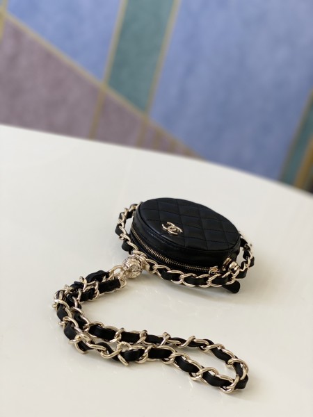 Handbag   Chanel  81169  size  12  cm