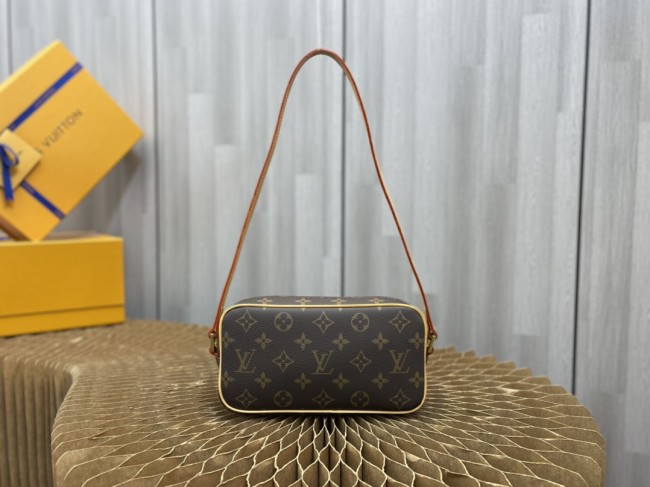 Handbag   Louis Vuitton  M51183  size  21.5x12.5x6.5  cm