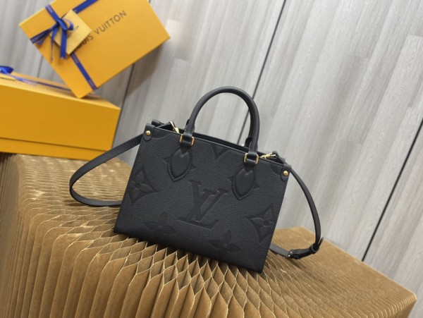   Handbag  Louis Vuitton  M45653  size 25x19x11.5 cm