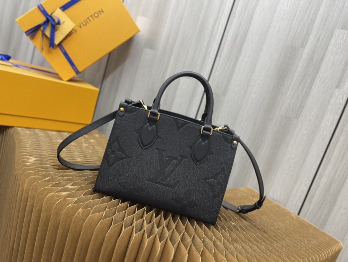   Handbag  Louis Vuitton  M45653  size 25x19x11.5 cm