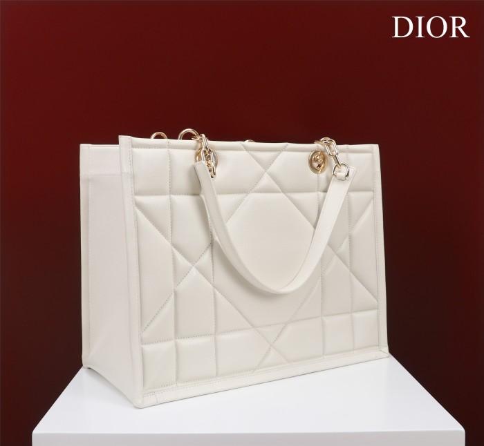 Handbag  Dior  size 36.5×28×17.5  cm