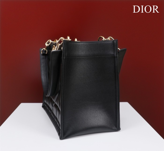 Handbag  Dior  size 36.5×28×17.5 cm