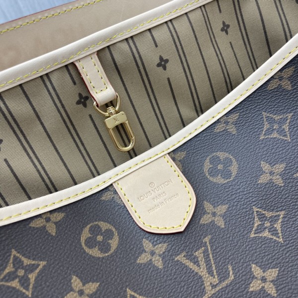 Handbag   Louis Vuitton  M40353   size  52-30-20 cm
