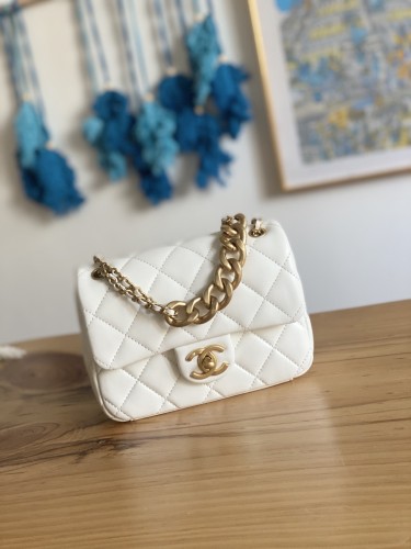 Handbag   Chanel   As3109  size  19*14*6 cm