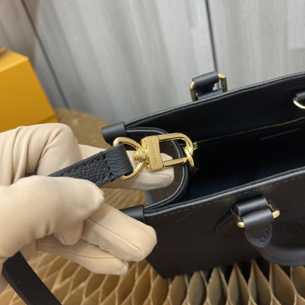   Handbag  Louis Vuitton  M45653  size 25x19x11.5 cm