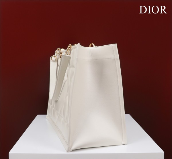 Handbag  Dior  size 36.5×28×17.5  cm