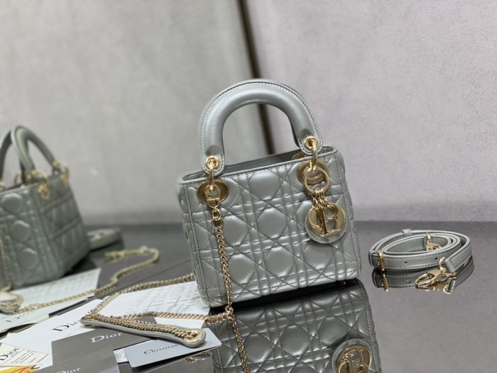 Handbag  Dior  size 17 cm