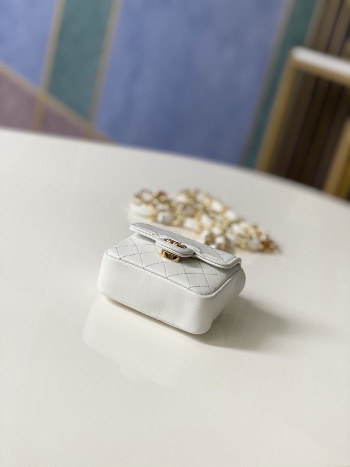 Handbag   Chanel  2080  size  9.8.3 cm