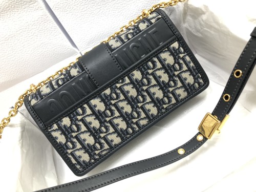 Handbag  Dior  M9203  size 21.5 x 12 x 6  cm