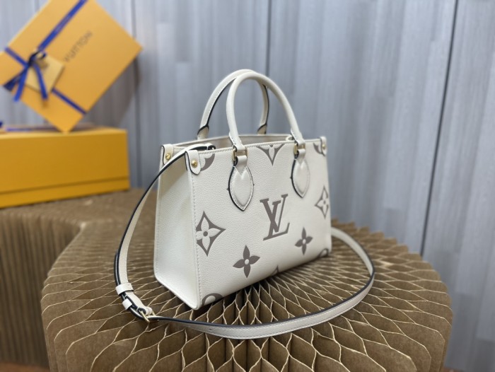   Handbag  Louis Vuitton   M45659 size  25.0 x 11.0 x 19.0  cm