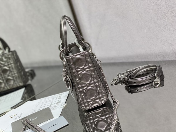 Handbag  Dior  size  17 cm