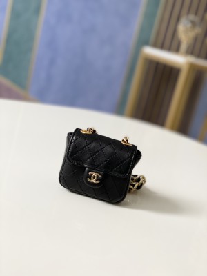 Handbag   Chanel  2080  size  9.8.3 cm