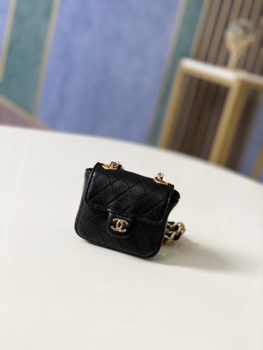 Handbag   Chanel  2080  size  9.8.3 cm