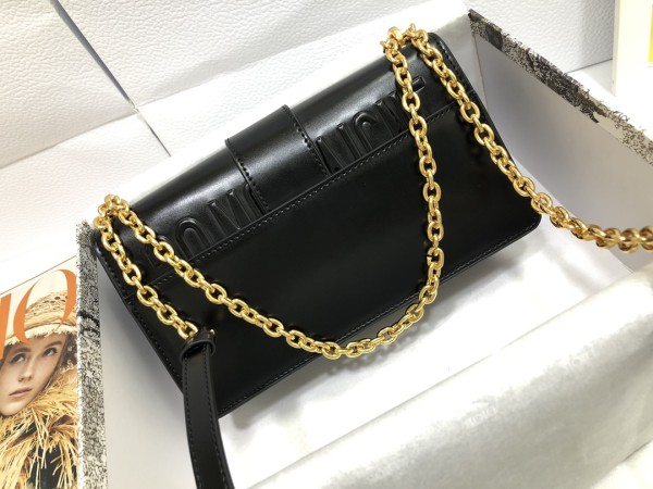 Handbag  Dior  M9203  size  21.5 x 12 x 6 cm