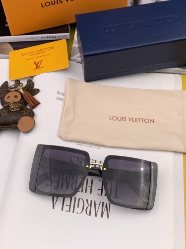 Sunglasses Louis Vuitton L07702
