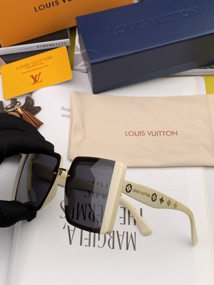 Sunglasses Louis Vuitton L07702