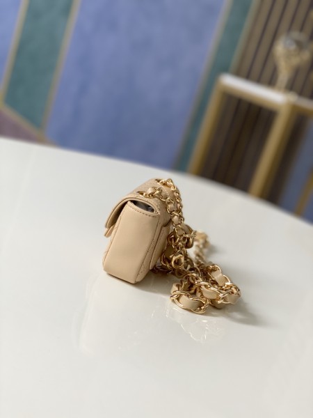 Handbag   Chanel  2080  size  9.8.3 cm