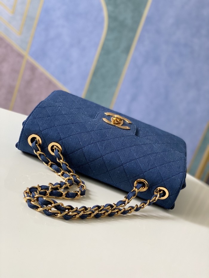 Handbag   Chanel  A88  size 30.21.8 cm