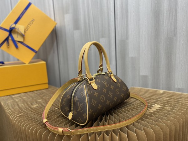 Handbag   Louis Vuitton M50202  size  23 × 13 × 14  cm