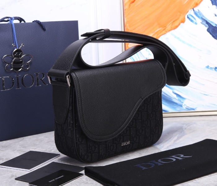 Handbag   Dior 93322  size 23 x 18 x 6  cm