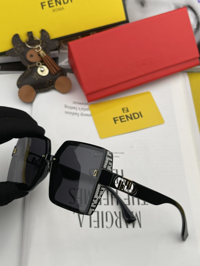 Sunglasses Fendi FD1772