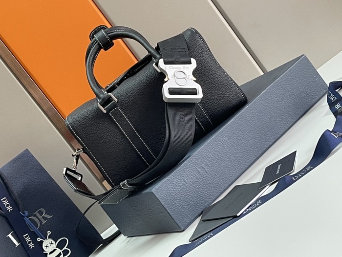 Handbag   Dior   93337  size 26 x 16x 14.5  cm