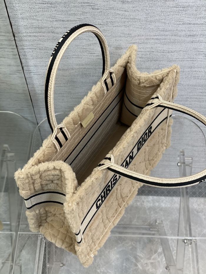 Handbag   Dior  size  36*18*28 cm