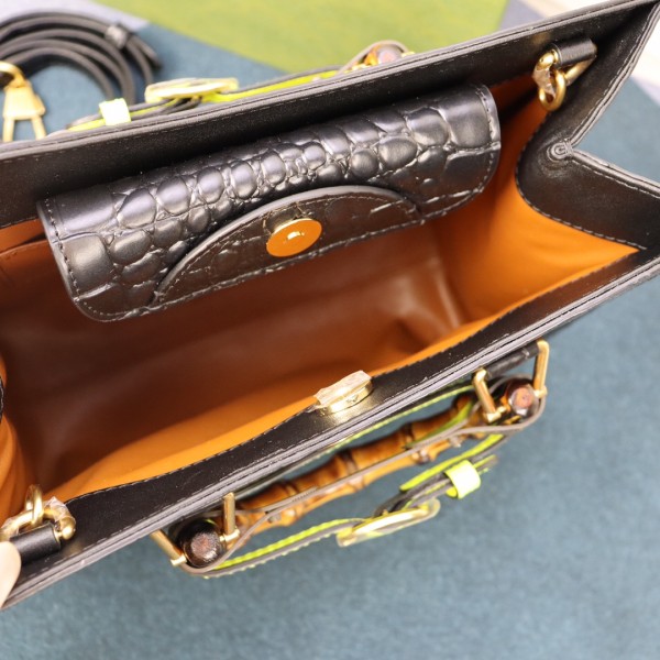 Handbag  Gucci  660195  size  27*24*11  cm