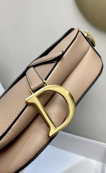 Handbag   Dior   size  25.5 x 20 x 6.5  cm