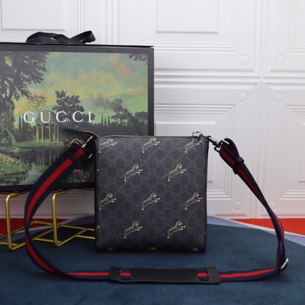 Handbag  Gucci  523599  size  21-23-4  cm