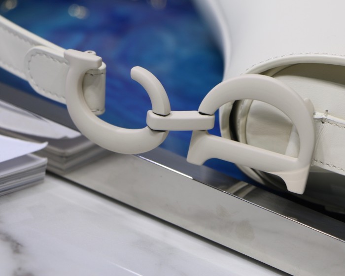 Handbag   Dior  size  25.5 x 20 x 6.5  cm