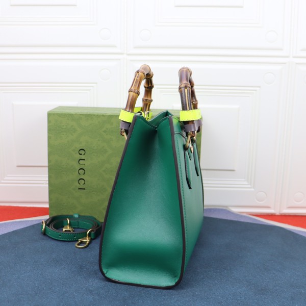 Handbag  Gucci  660195 size  27*24*11  cm