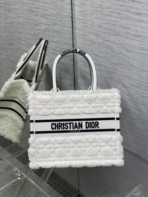 Handbag   Dior  size  26*8*22 cm