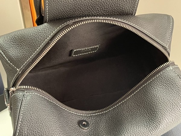 Handbag   Dior   93337  size 26 x 16x 14.5  cm