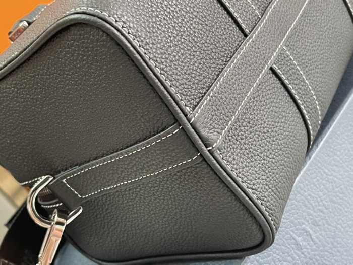 Handbag   Dior   93337  size 26 x 16x 14.5  cm